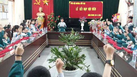 Liên đội trường Tiểu học Đồng Thanh tổ chức lễ kết nạp đội viên mới